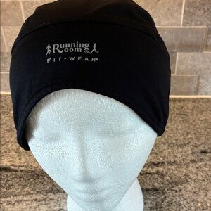 Running Room Black running beanie  B8